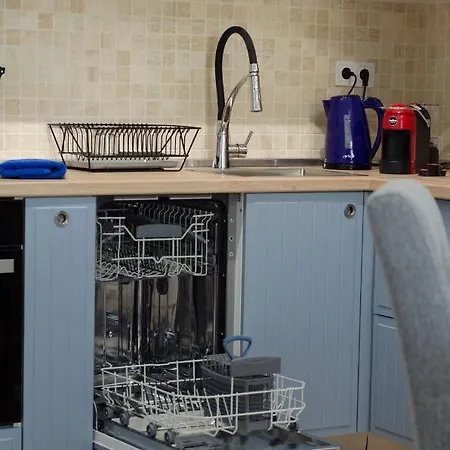 молинезия アパート セインツ・コンスタンティン＆ヘレナ