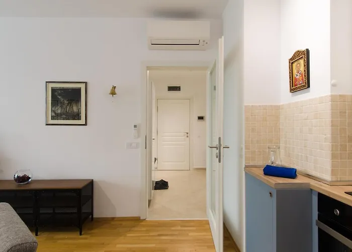 молинезия *