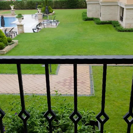 молинезия *