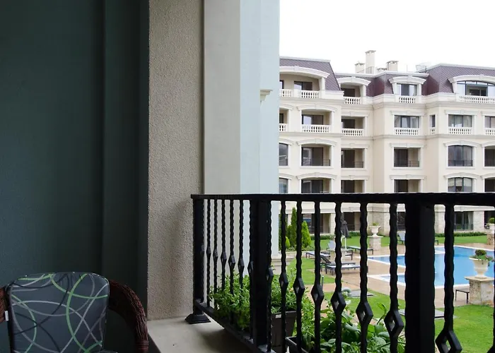 молинезия Daire Aziz Konstantin ve Elena