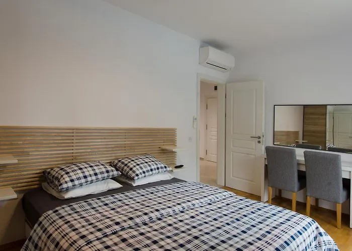 молинезия Daire Aziz Konstantin ve Elena